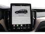 Volvo XC60 2.0 T6 Plug-in hybrid AWD Plus Bright Head-Up Display / Panoramisch schuif-kanteldak / 20" 5-Y-Spaaks Black Diamond lichtmetalen velgen / Donkere hemel / 360 graden rondomzicht camera