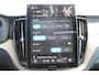 Volvo XC60 2.0 T6 Plug-in hybrid AWD Plus Bright Head-Up Display / Panoramisch schuif-kanteldak / 20" 5-Y-Spaaks Black Diamond lichtmetalen velgen / Donkere hemel / 360 graden rondomzicht camera