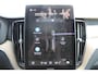 Volvo XC60 2.0 T6 Plug-in hybrid AWD Plus Bright Head-Up Display / Panoramisch schuif-kanteldak / 20" 5-Y-Spaaks Black Diamond lichtmetalen velgen / Donkere hemel / 360 graden rondomzicht camera
