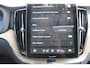 Volvo XC60 2.0 T6 Plug-in hybrid AWD Plus Bright Head-Up Display / Panoramisch schuif-kanteldak / 20" 5-Y-Spaaks Black Diamond lichtmetalen velgen / Donkere hemel / 360 graden rondomzicht camera