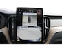 Volvo XC60 2.0 T6 Plug-in hybrid AWD Plus Bright Head-Up Display / Panoramisch schuif-kanteldak / 20" 5-Y-Spaaks Black Diamond lichtmetalen velgen / Donkere hemel / 360 graden rondomzicht camera