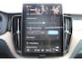Volvo XC60 2.0 T6 Plug-in hybrid AWD Plus Bright Head-Up Display / Panoramisch schuif-kanteldak / 20" 5-Y-Spaaks Black Diamond lichtmetalen velgen / Donkere hemel / 360 graden rondomzicht camera