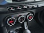 Alfa Romeo Giulietta 1.4T 170PK Automaat Panoramadak Stoelverwarming Trekhaak Ecc Cruise Control Bluetooth Business Executive Sport Pdc Lmv Isofix DAB+ Regen-Lichtsensor