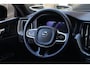 Volvo XC60 2.0 T6 Plug-in hybrid AWD Plus Dark | 350 PK | Pano | 360° camera | HarmanKardon | Navigatie | Stoelverwarming | Volvo XC60 2.0 T6 Plug-in hybrid AWD Plus Dark met 349 PK, 2.0-liter 4-cilinder plug-in hybride benzinemotor, panoramadak, lederen/stof bekleding, navigatiesysteem, 360° camera, adaptieve cru