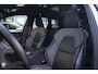 Volvo XC60 2.0 T6 Plug-in hybrid AWD Plus Dark | 350 PK | Pano | 360° camera | HarmanKardon | Navigatie | Stoelverwarming | Volvo XC60 2.0 T6 Plug-in hybrid AWD Plus Dark met 349 PK, 2.0-liter 4-cilinder plug-in hybride benzinemotor, panoramadak, lederen/stof bekleding, navigatiesysteem, 360° camera, adaptieve cru