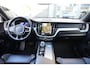 Volvo XC60 2.0 T6 Plug-in hybrid AWD Plus Dark | 350 PK | Pano | 360° camera | HarmanKardon | Navigatie | Stoelverwarming | Volvo XC60 2.0 T6 Plug-in hybrid AWD Plus Dark met 349 PK, 2.0-liter 4-cilinder plug-in hybride benzinemotor, panoramadak, lederen/stof bekleding, navigatiesysteem, 360° camera, adaptieve cru