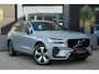 Volvo XC60 2.0 T6 Plug-in hybrid AWD Plus Dark | 350 PK | Pano | 360° camera | HarmanKardon | Navigatie | Stoelverwarming | Volvo XC60 2.0 T6 Plug-in hybrid AWD Plus Dark met 349 PK, 2.0-liter 4-cilinder plug-in hybride benzinemotor, panoramadak, lederen/stof bekleding, navigatiesysteem, 360° camera, adaptieve cru