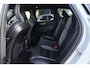 Volvo XC60 2.0 T6 Plug-in hybrid AWD Plus Dark | 350 PK | Pano | 360° camera | HarmanKardon | Navigatie | Stoelverwarming | Volvo XC60 2.0 T6 Plug-in hybrid AWD Plus Dark met 349 PK, 2.0-liter 4-cilinder plug-in hybride benzinemotor, panoramadak, lederen/stof bekleding, navigatiesysteem, 360° camera, adaptieve cru