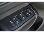 Volvo XC60 2.0 T6 Plug-in hybrid AWD Plus Dark | 350 PK | Pano | 360° camera | HarmanKardon | Navigatie | Stoelverwarming | Volvo XC60 2.0 T6 Plug-in hybrid AWD Plus Dark met 349 PK, 2.0-liter 4-cilinder plug-in hybride benzinemotor, panoramadak, lederen/stof bekleding, navigatiesysteem, 360° camera, adaptieve cru