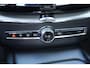 Volvo XC60 2.0 T6 Plug-in hybrid AWD Plus Dark | 350 PK | Pano | 360° camera | HarmanKardon | Navigatie | Stoelverwarming | Volvo XC60 2.0 T6 Plug-in hybrid AWD Plus Dark met 349 PK, 2.0-liter 4-cilinder plug-in hybride benzinemotor, panoramadak, lederen/stof bekleding, navigatiesysteem, 360° camera, adaptieve cru