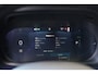 Volvo XC60 2.0 T6 Plug-in hybrid AWD Plus Dark | 350 PK | Pano | 360° camera | HarmanKardon | Navigatie | Stoelverwarming | Volvo XC60 2.0 T6 Plug-in hybrid AWD Plus Dark met 349 PK, 2.0-liter 4-cilinder plug-in hybride benzinemotor, panoramadak, lederen/stof bekleding, navigatiesysteem, 360° camera, adaptieve cru