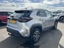 Toyota Yaris Cross 1.5 Hybrid Dynamic Trekhaak, 1e eign. Nederlandse auto, Navigatie, Smart Key, Privacy glass, LED, Lichtmetalen velgen, Achteruitrijcamera