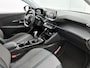 Peugeot 208 Allure Pack 75pk | Navigatie via Apple Carplay / Android Auto | Achteruitrijcamera | 3D Cockpit | Climate Control | Cruise Control | Parkeersensoren | DAB+ radio | Armsteun | Led koplampen | Bluetooth | Elektrisch inklapbare spiegels | Donker getint glas | 16" lichtmetalen velgen |