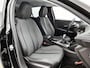 Peugeot 208 Allure Pack 75pk | Navigatie via Apple Carplay / Android Auto | Achteruitrijcamera | 3D Cockpit | Climate Control | Cruise Control | Parkeersensoren | DAB+ radio | Armsteun | Led koplampen | Bluetooth | Elektrisch inklapbare spiegels | Donker getint glas | 16" lichtmetalen velgen |