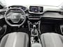 Peugeot 208 Allure Pack 75pk | Navigatie via Apple Carplay / Android Auto | Achteruitrijcamera | 3D Cockpit | Climate Control | Cruise Control | Parkeersensoren | DAB+ radio | Armsteun | Led koplampen | Bluetooth | Elektrisch inklapbare spiegels | Donker getint glas | 16" lichtmetalen velgen |