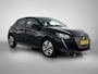 Peugeot 208 Allure Pack 75pk | Navigatie via Apple Carplay / Android Auto | Achteruitrijcamera | 3D Cockpit | Climate Control | Cruise Control | Parkeersensoren | DAB+ radio | Armsteun | Led koplampen | Bluetooth | Elektrisch inklapbare spiegels | Donker getint glas | 16" lichtmetalen velgen |