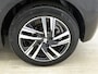 Peugeot 208 Allure Pack 75pk | Navigatie via Apple Carplay / Android Auto | Achteruitrijcamera | 3D Cockpit | Climate Control | Cruise Control | Parkeersensoren | DAB+ radio | Armsteun | Led koplampen | Bluetooth | Elektrisch inklapbare spiegels | Donker getint glas | 16" lichtmetalen velgen |
