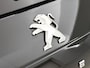 Peugeot 208 Allure Pack 75pk | Navigatie via Apple Carplay / Android Auto | Achteruitrijcamera | 3D Cockpit | Climate Control | Cruise Control | Parkeersensoren | DAB+ radio | Armsteun | Led koplampen | Bluetooth | Elektrisch inklapbare spiegels | Donker getint glas | 16" lichtmetalen velgen |