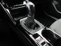 Peugeot 208 Allure Pack 75pk | Navigatie via Apple Carplay / Android Auto | Achteruitrijcamera | 3D Cockpit | Climate Control | Cruise Control | Parkeersensoren | DAB+ radio | Armsteun | Led koplampen | Bluetooth | Elektrisch inklapbare spiegels | Donker getint glas | 16" lichtmetalen velgen |