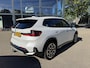 BMW X1 xDrive25e X-Line High Executive PHEV | VAN: 35.900,- VOOR: 32.877,- UW HERFSTVOORDEEL: 3.023,- | HEAD UP DISPLAY | LEDER | STOELVERWARMING| COMFORT ACCESS| ELEK. ACHTERKLEP| ELEK. WEGKLAPBARE TREKHAAK| HUD| 360 CAMERA| APPLE CARPLAY