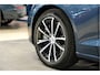Volvo V60 2.0 T6 AWD 293kW/399pk Aut8 Plug-in hybrid Plus Dark HARMAN/KARDON + EL.TREKHAAK + 360 CAMERA + ADAPT.CRUISE + STOEL-&STUURVERWARMING + BLIS + LANE ASSIST + SPORTSTOELEN + PD-GLASS + EL.STOELEN MET MEMORY + BLACKLINE + PARKSENSOREN V&A + 18" LM-VELGEN!
