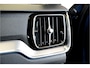 Volvo V60 2.0 T6 AWD 293kW/399pk Aut8 Plug-in hybrid Plus Dark HARMAN/KARDON + EL.TREKHAAK + 360 CAMERA + ADAPT.CRUISE + STOEL-&STUURVERWARMING + BLIS + LANE ASSIST + SPORTSTOELEN + PD-GLASS + EL.STOELEN MET MEMORY + BLACKLINE + PARKSENSOREN V&A + 18" LM-VELGEN!