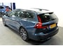 Volvo V60 2.0 T6 AWD 293kW/399pk Aut8 Plug-in hybrid Plus Dark HARMAN/KARDON + EL.TREKHAAK + 360 CAMERA + ADAPT.CRUISE + STOEL-&STUURVERWARMING + BLIS + LANE ASSIST + SPORTSTOELEN + PD-GLASS + EL.STOELEN MET MEMORY + BLACKLINE + PARKSENSOREN V&A + 18" LM-VELGEN!