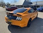 Ford Mustang Fastback 2.3 EcoBoost 289pk | Custom Pack Black | Lederen bekleding | Navigatie full map | Voorstoelen verwarmd en geventileerd | Audio installatie premium | Twister Orange