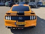 Ford Mustang Fastback 2.3 EcoBoost 289pk | Custom Pack Black | Lederen bekleding | Navigatie full map | Voorstoelen verwarmd en geventileerd | Audio installatie premium | Twister Orange
