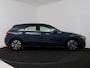 Mercedes-Benz A-klasse 180 Business Solution !(Zonnedak rolt niet op)! | Panoramadak | Trekhaak | Camera | Stoelverwarming | Onderweg-naar-dealer
