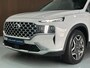Hyundai Santa Fe 1.6 T-GDI PHEV Comfort Smart Sky 265 PK / Lederen interieur / Elektrische stoelen / Navigatie full map / etc…