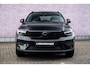 Volvo EX40 Single Motor Extended Range 82 kWh Plus Black Edition Europa | Warmtepomp | Harman Kardon Audio | Achteruitrijcamera | Parkeersensoren | Keyless Entry | Elektrische Achterklep | Elektrisch Verstelbare Voorstoelen | Stoelverwarming voor en achter | Lichtmetalen Velgen 20 inch | Cruise Control Adaptief | BLIS | Google Navigatie | Apple Carplay | Android Auto