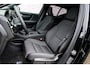 Volvo EX40 Single Motor Extended Range 82 kWh Plus Black Edition Europa | Warmtepomp | Harman Kardon Audio | Achteruitrijcamera | Parkeersensoren | Keyless Entry | Elektrische Achterklep | Elektrisch Verstelbare Voorstoelen | Stoelverwarming voor en achter | Lichtmetalen Velgen 20 inch | Cruise Control Adaptief | BLIS | Google Navigatie | Apple Carplay | Android Auto