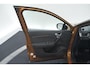 Renault Captur TCe 130 EDC Intens | Trekhaak | Adaptieve Cruise Control | Camera | Navigatie