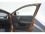 Renault Captur TCe 130 EDC Intens | Trekhaak | Adaptieve Cruise Control | Camera | Navigatie