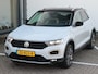 Volkswagen T-Roc 1.5 TSI Sport | Trekhaak | Achteruitrijcamera | Apple carplay / Android auto | Climate control | Digitale instrumentenpaneel |