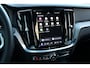 Volvo S60 2.0 B4 Plus Dark | Trekhaak | Stoel + Stuur Verwarming | Camera | Keyless Start / Entry | DAB |