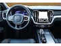Volvo S60 2.0 B4 Plus Dark | Trekhaak | Stoel + Stuur Verwarming | Camera | Keyless Start / Entry | DAB |