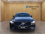Volvo S60 2.0 B4 Plus Dark | Trekhaak | Stoel + Stuur Verwarming | Camera | Keyless Start / Entry | DAB |