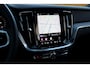 Volvo S60 2.0 B4 Plus Dark | Trekhaak | Stoel + Stuur Verwarming | Camera | Keyless Start / Entry | DAB |