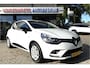 Renault Clio 0.9 TCe Limited 90 Pk Benzine * Trekhaak * Navigatie * Airco * Cruise Control * Hele Nette Automobiel * Wit * KM-Autopas * Vingerhoets; Vierde Generatie Eersteklas Service. Al meer dan 100 jaar een begrip in de Brabantse Kempen