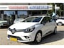 Renault Clio 0.9 TCe Limited 90 Pk Benzine * Trekhaak * Navigatie * Airco * Cruise Control * Hele Nette Automobiel * Wit * KM-Autopas * Vingerhoets; Vierde Generatie Eersteklas Service. Al meer dan 100 jaar een begrip in de Brabantse Kempen