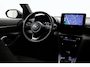 Toyota Yaris Cross 1.5 Hybrid Dynamic | Dodehoek detectie | Parkeersensoren voor/achter | Apple Carplay / Android Auto | Stoel-/stuurverwarming | Adaptive Cruise | Full LED | Keyless | Clima | Camera | 17 inch | ALL SEASON