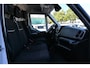 IVECO Daily 40C18 3.0 HiMatic Bakwagen met Dhollandia laadklep Luchtvering, Trekhaak, ACC, LED, Geveerde stoel, Camera
