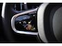Volvo XC60 T6 350PK AWD Plug-in hybrid Ultra Dark | BLIS | Trekhaak | HUD | ACC | H&K | Elektr. Stoelen | Stoel/Stuur Verwarm. |