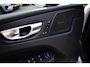 Volvo XC60 T6 350PK AWD Plug-in hybrid Ultra Dark | BLIS | Trekhaak | HUD | ACC | H&K | Elektr. Stoelen | Stoel/Stuur Verwarm. |
