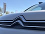 Citroën C3 Aircross 1.2 PureTech S&S Shine ✓D-riem vv in 2025✓Dealer Onderhouden✓Camera✓Trekhaak✓Keyless✓2e Eigenaar✓Draadloze telefoonlader✓Head-up Display✓Carplay✓Navi✓Clima✓Cruise✓Pdc V+A✓Rijstrooksensor✓Dodehoeksensor✓110pk✓17'' Lm velgen✓N.A.P✓Apk tot 01-2027