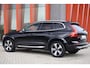 Volvo XC60 T8 Recharge AWD Ultimate Bright | Stoelverwarming | Trekhaak | Parkeercamera | Panoramadak | HUD | Pilot Assist | BLIS | Keyless