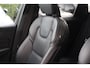 Volvo XC60 T8 Recharge AWD Ultimate Bright | Stoelverwarming | Trekhaak | Parkeercamera | Panoramadak | HUD | Pilot Assist | BLIS | Keyless