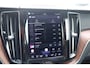 Volvo XC60 T8 Recharge AWD Ultimate Bright | Stoelverwarming | Trekhaak | Parkeercamera | Panoramadak | HUD | Pilot Assist | BLIS | Keyless